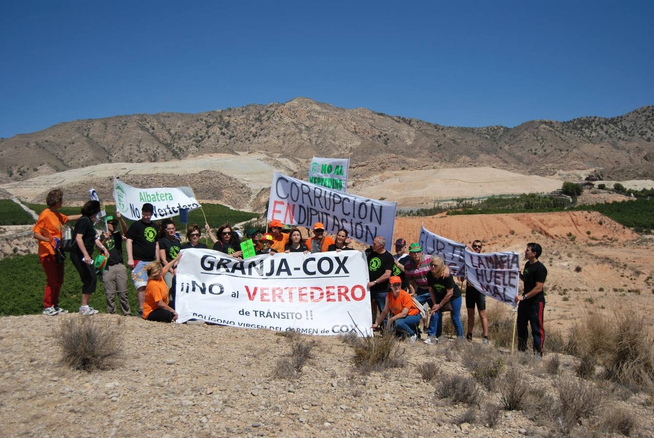 Protesta de las plataformas contra el vertedero de Albatera