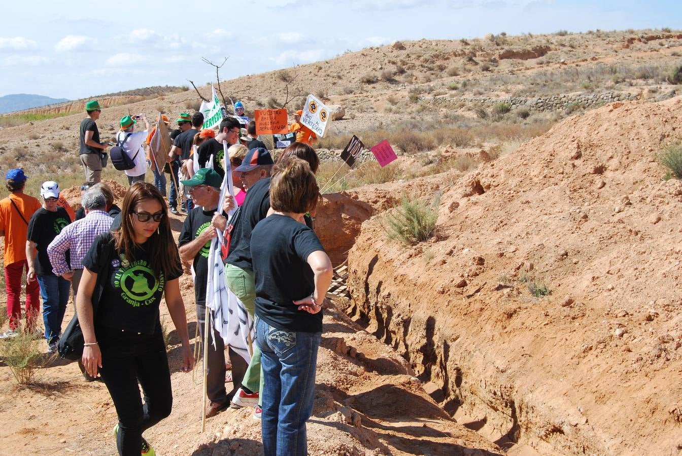 Protesta de las plataformas contra el vertedero de Albatera