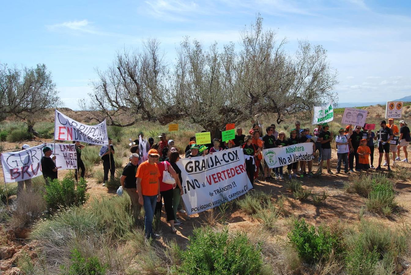 Protesta de las plataformas contra el vertedero de Albatera