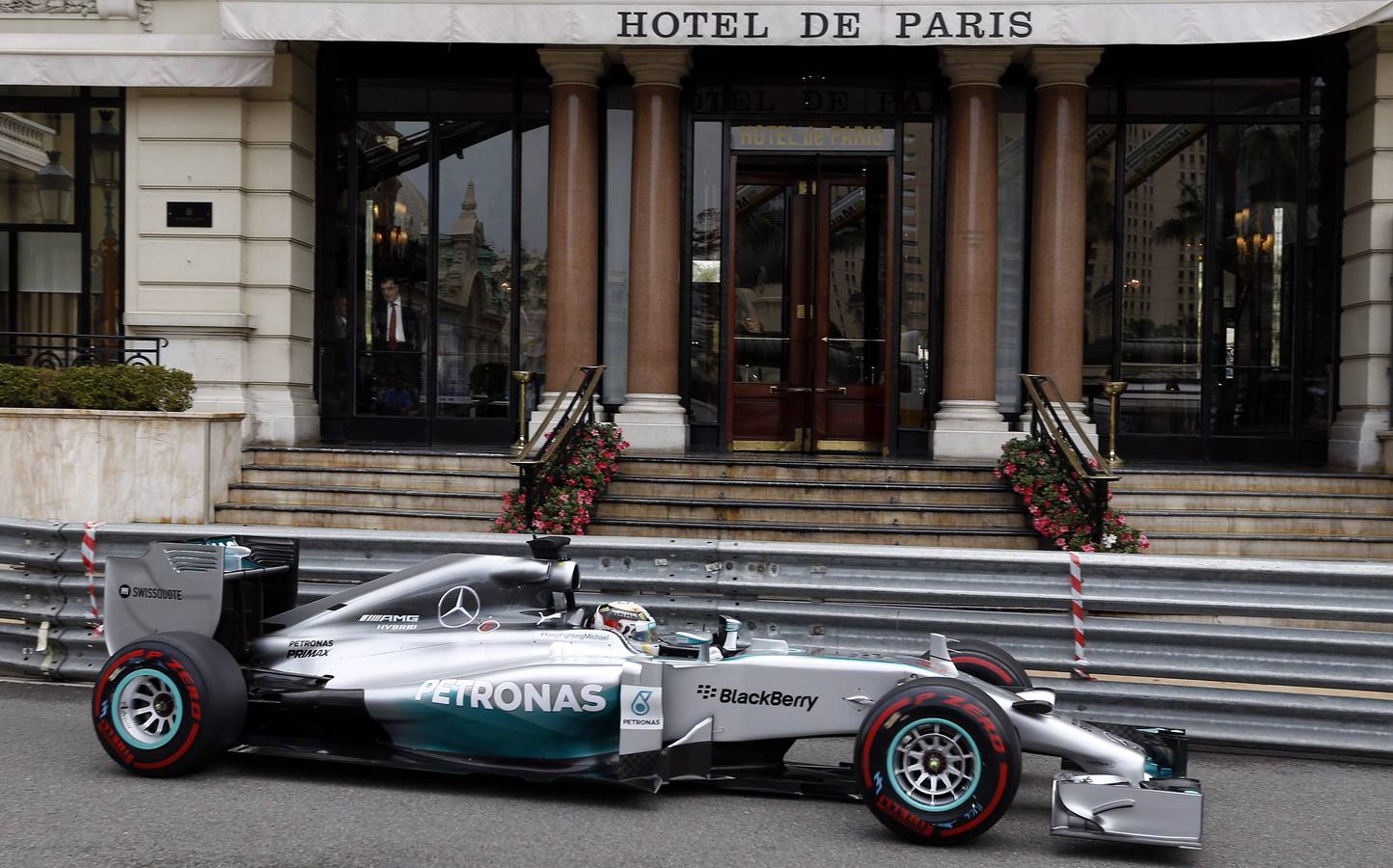 Lewis Hamilton de Mercedes. Pilotos y equipos entrenan en Montecarlo para la gran carrera de Mónaco.