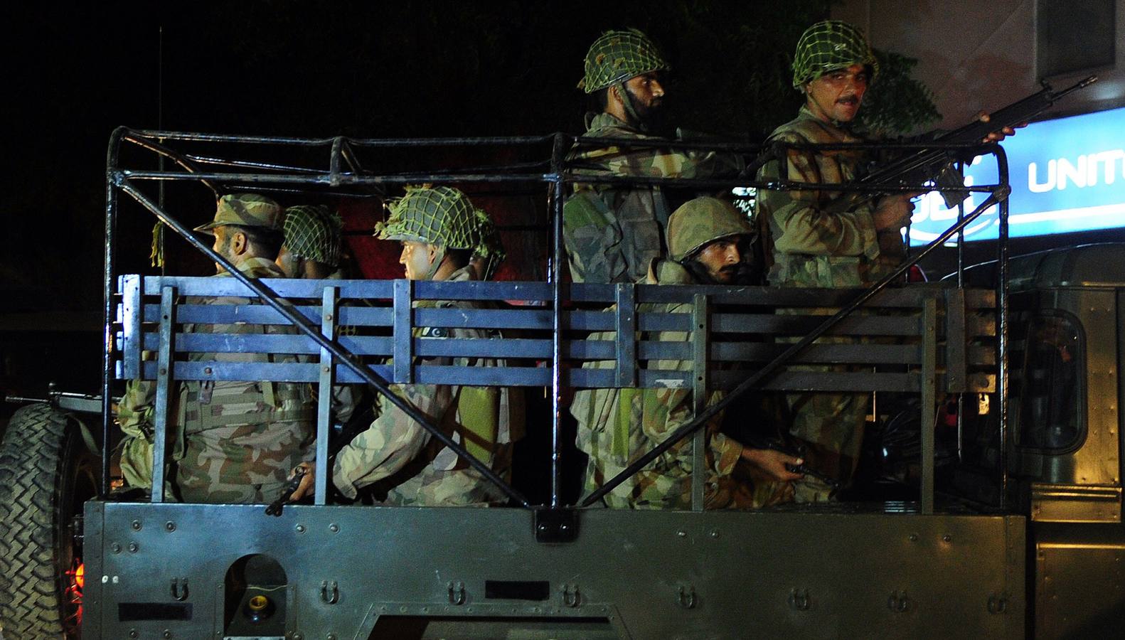 Alerta en Karachi tras un ataque terrorista al aeropuerto