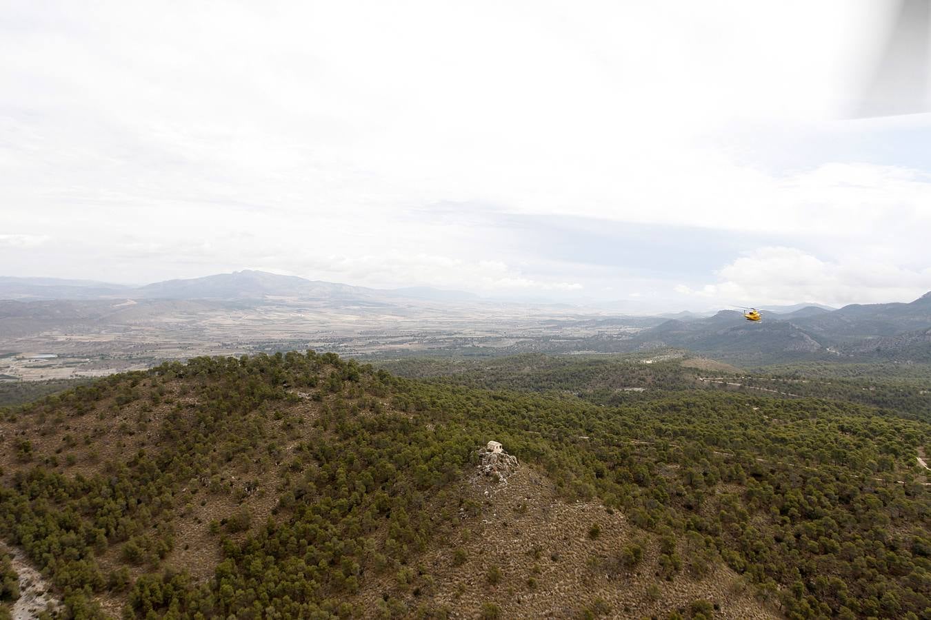 Más de 400 efectivos, en alerta contra el fuego