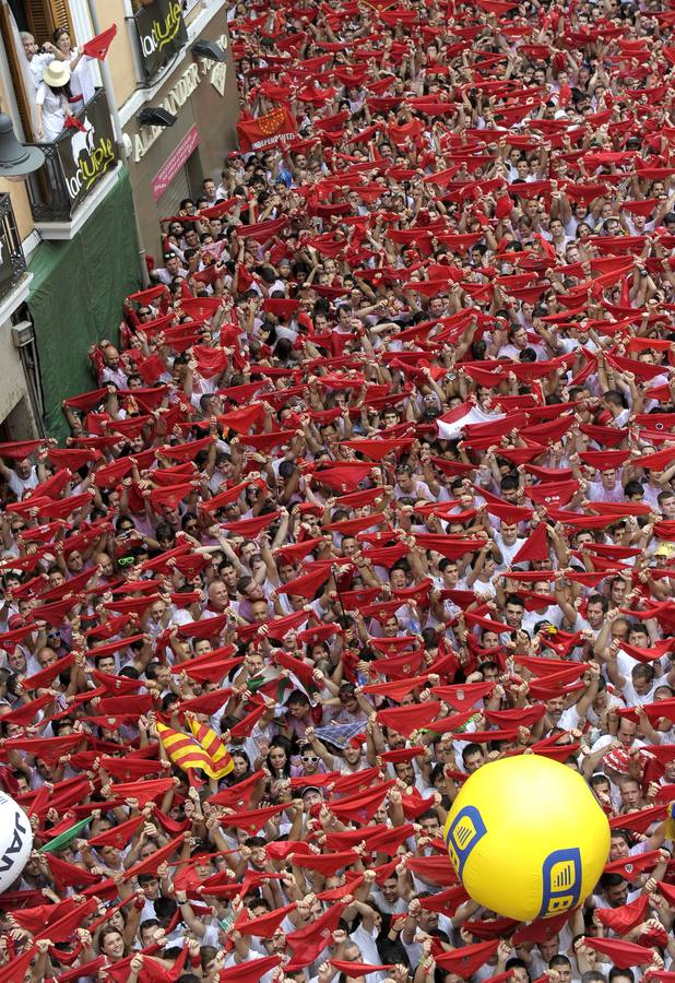 El chupinazo abre las fiestas de San Fermín