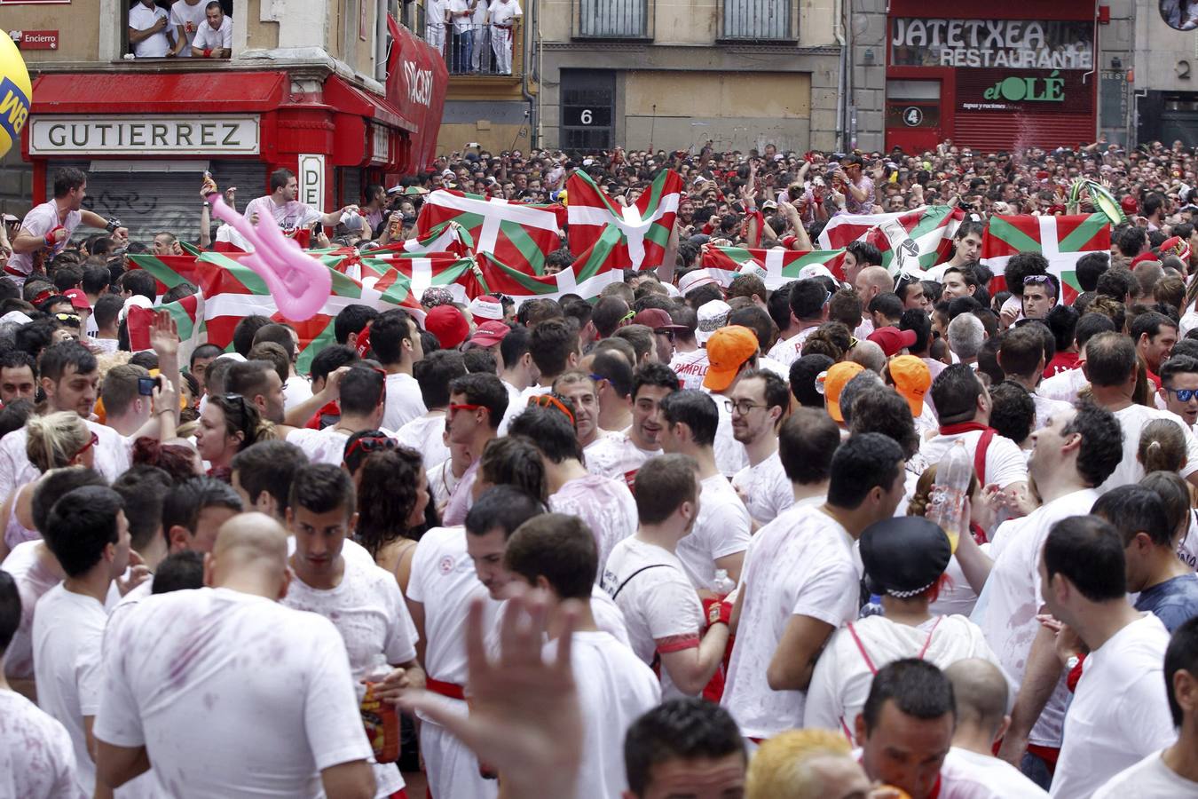 El chupinazo abre las fiestas de San Fermín