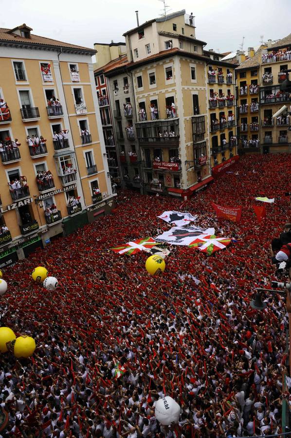 El chupinazo abre las fiestas de San Fermín