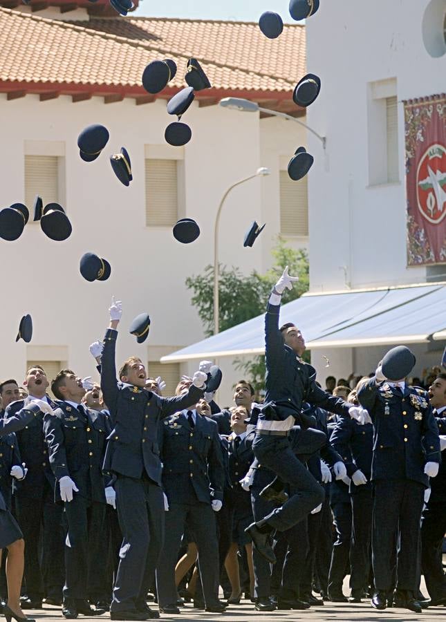 El ministro de Defensa pasa revista en la AGA