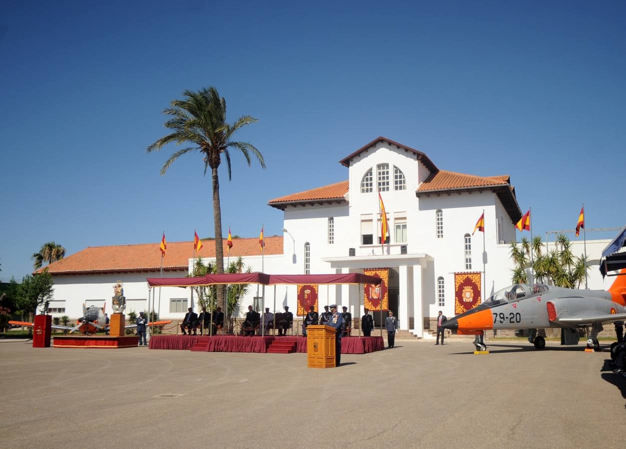 El ministro de Defensa pasa revista en la AGA