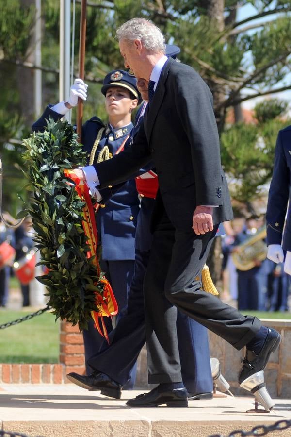 El ministro de Defensa pasa revista en la AGA