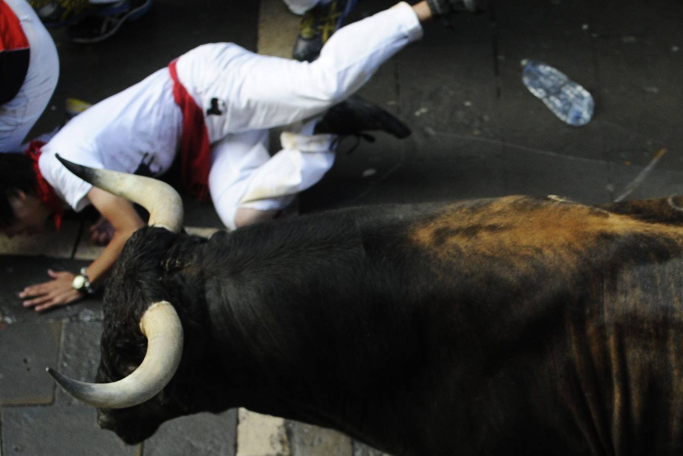 Segundo encierro con los toros de Dolores Aguirre. Los toros sevillanos de la ganadera vasca han realizado una carrera muy limpia y noble.