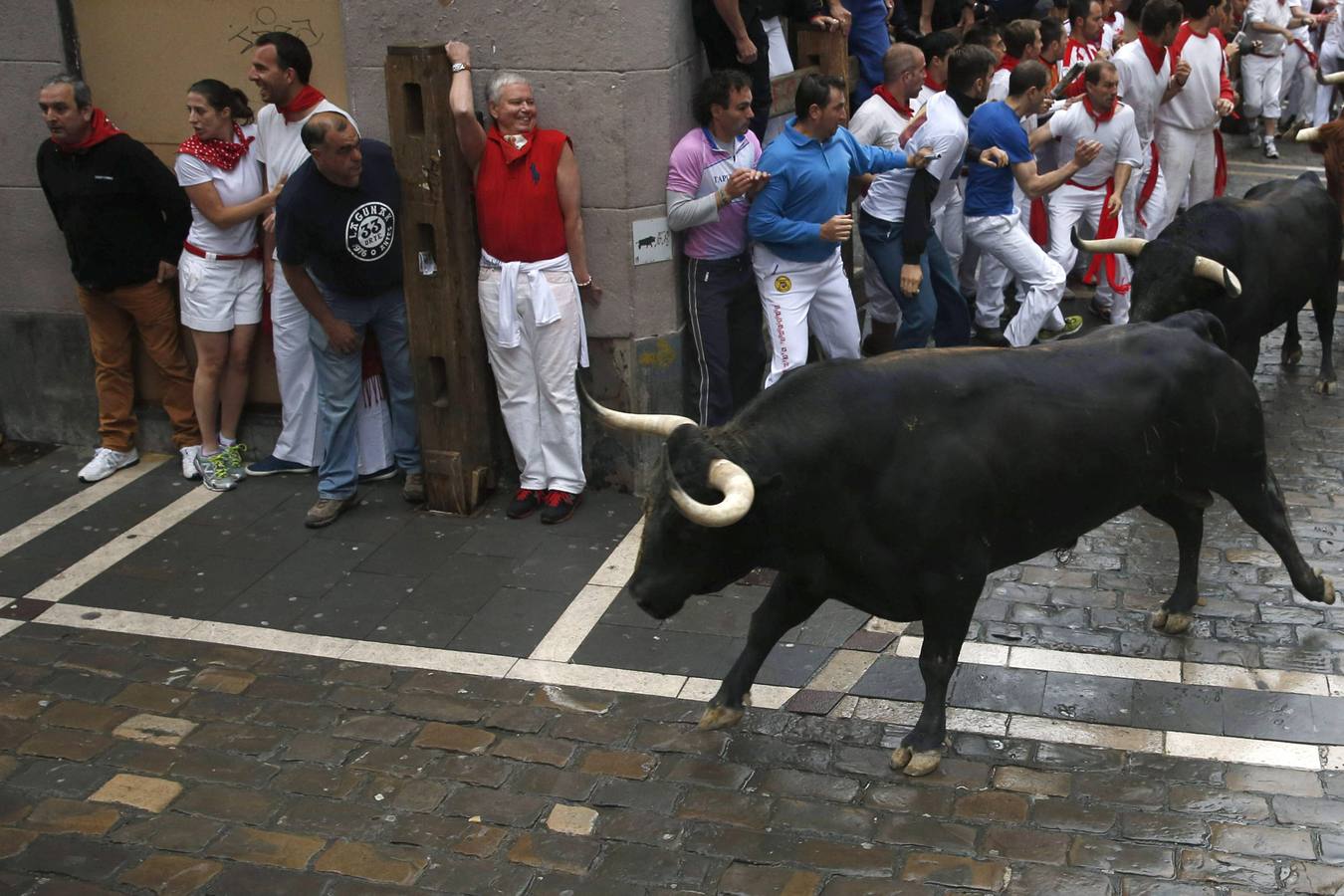 Peligroso encierro. Los toros de Victoriano del Río han protagonizado un encierro peligroso.