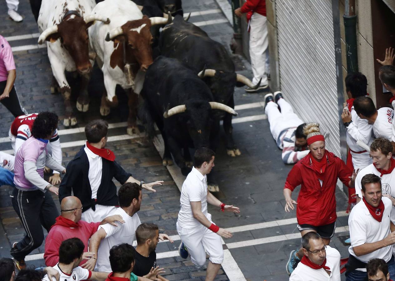 Encierro rápido y limpio. La carrera ha durado menos de dos minutos y medio y se han visto bonitas carreras y muchos sustos.