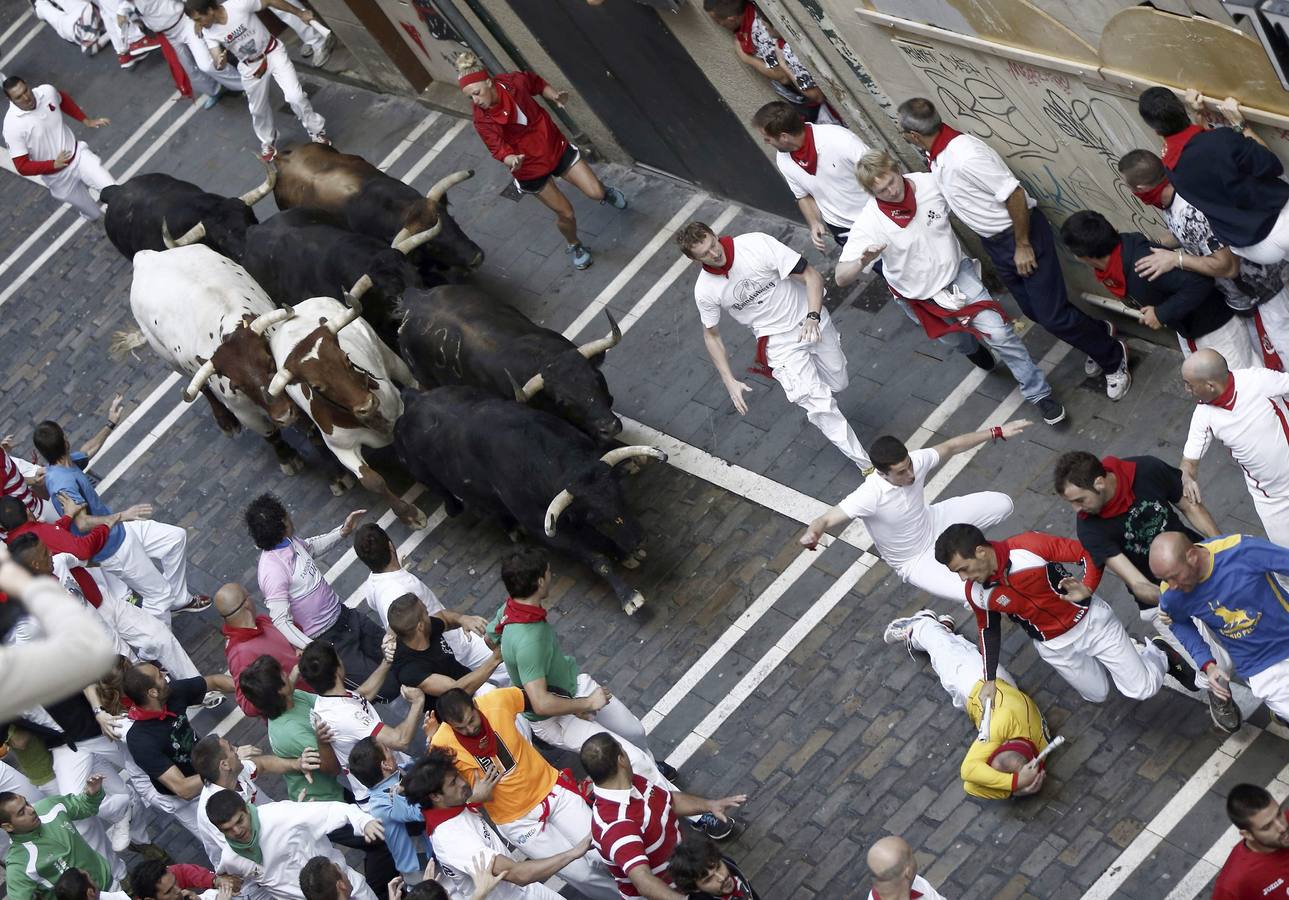 Encierro rápido y limpio. La carrera ha durado menos de dos minutos y medio y se han visto bonitas carreras y muchos sustos.