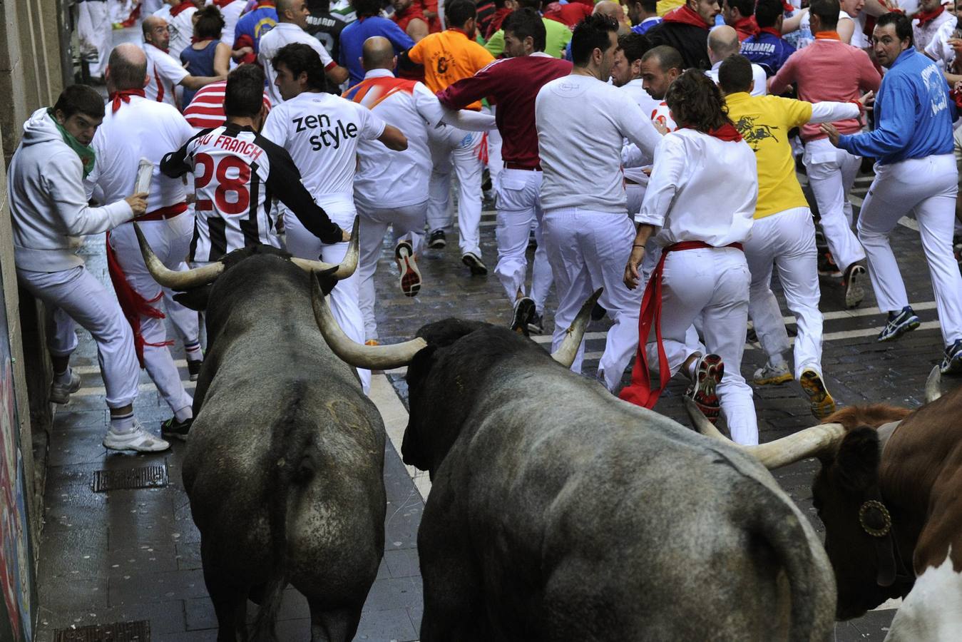 Los &#039;adolfos&#039; regalan nobleza en el penúltimo encierro