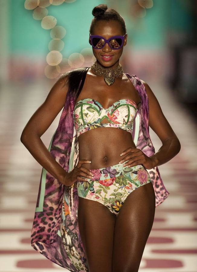 La feria dedicada a la moda y al sector textil celebrada en Medellín presenta las tendencias que se lleverán el próximo verano 2105. Propuesta de Ipanema.