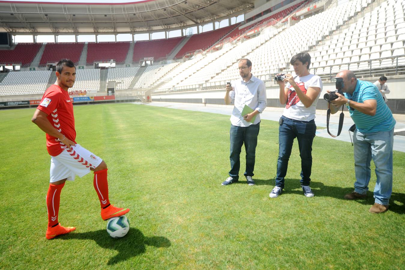 El Real Murcia presenta a Rafita.