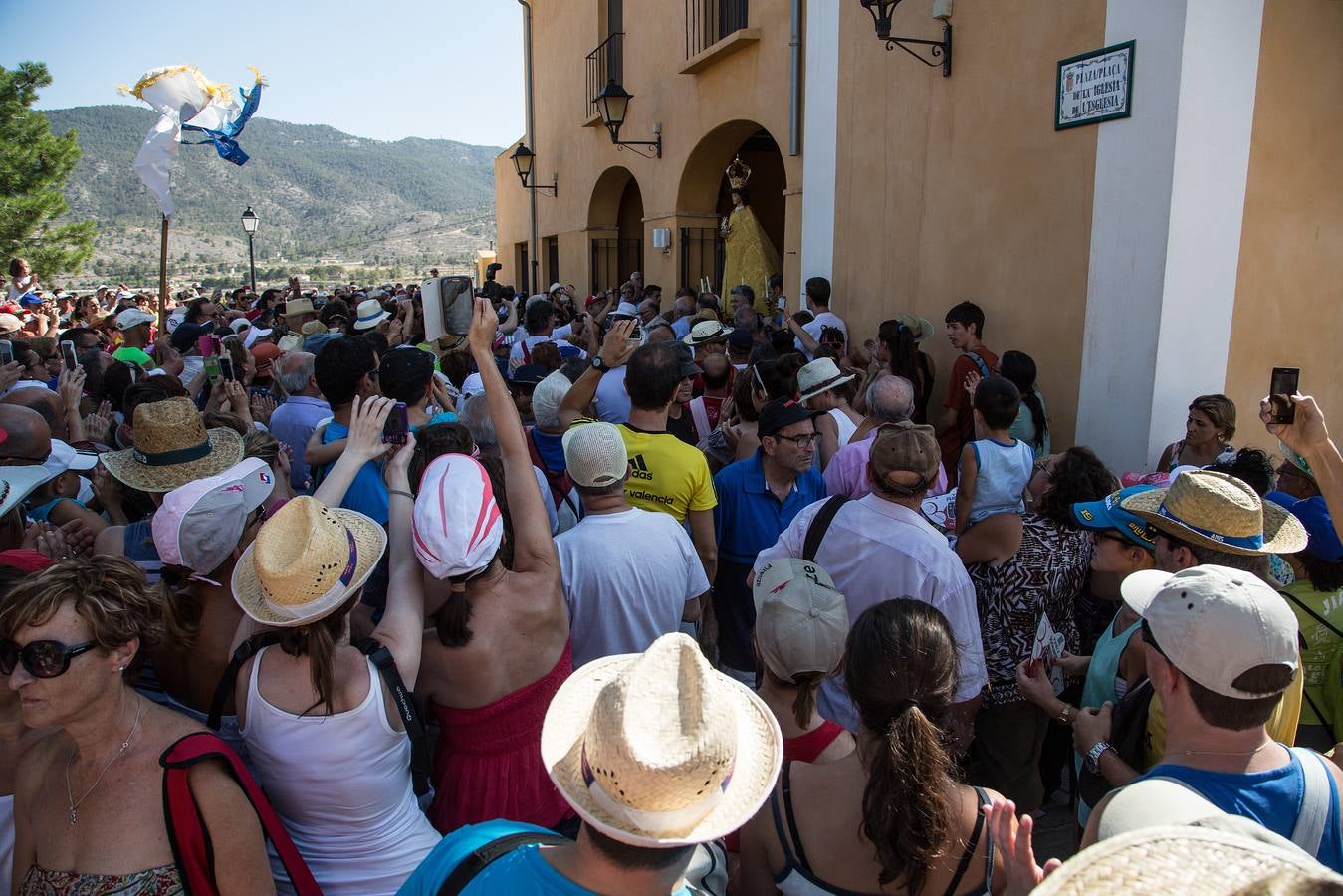 Devoción y polémica por la Virgen de las Nieves