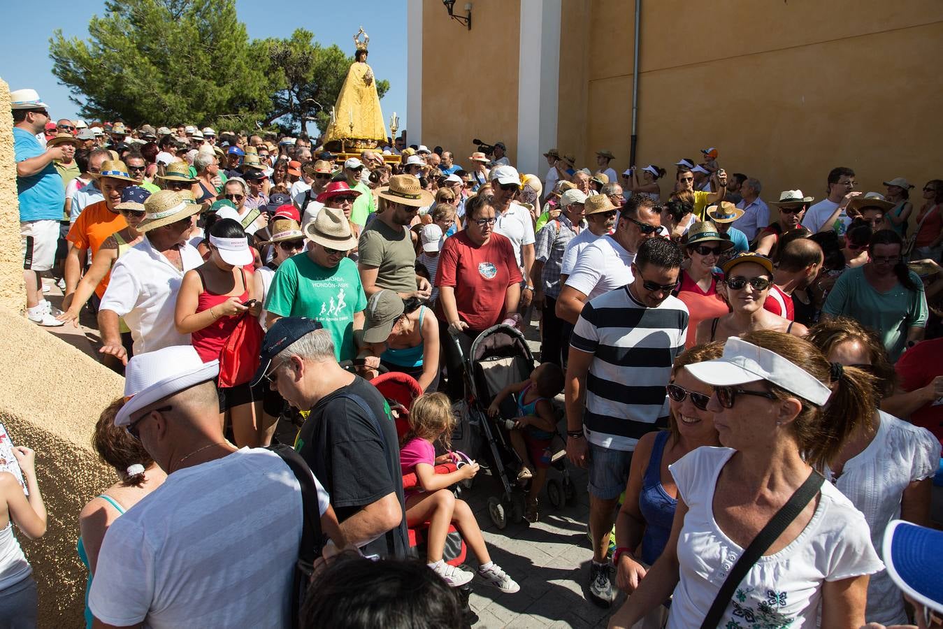 Devoción y polémica por la Virgen de las Nieves