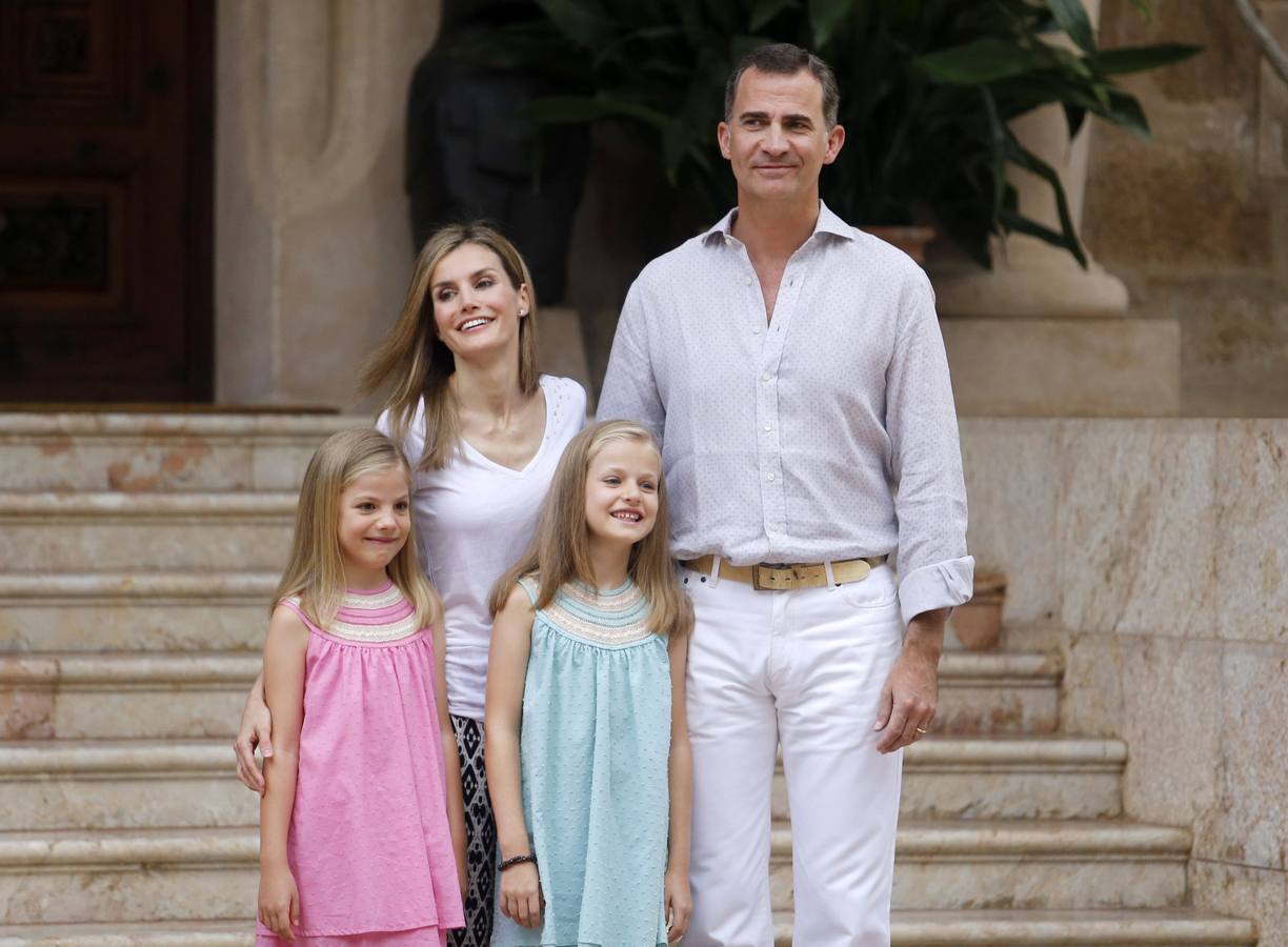 Felipe y Letizia posan por primera vez como Reyes en Marivent