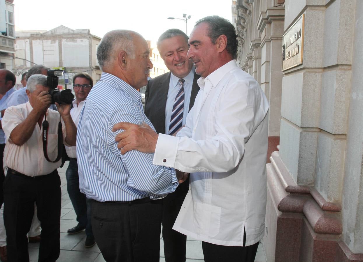 Carlos Herrera recibe el Castillete de Oro