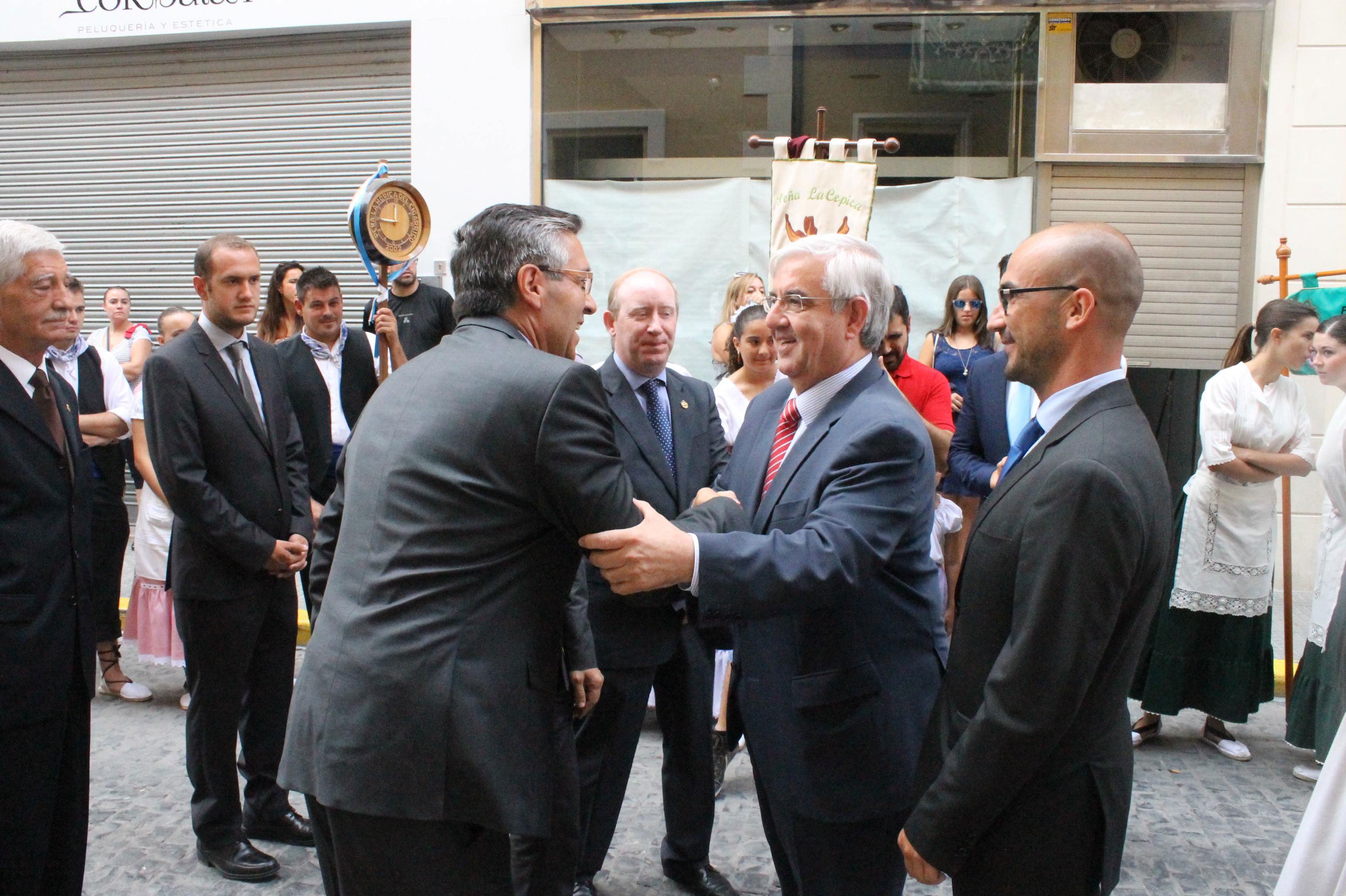 El Ayuntamiento acoge el acto oficial de hermanamiento entre las Fiestas de Jumilla y Requena