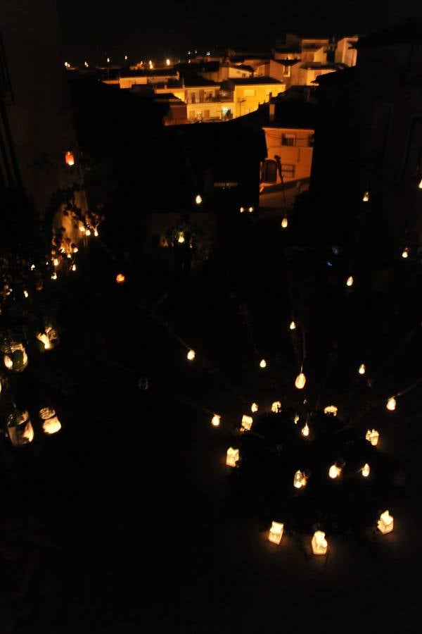 Aledo brilla a la luz de las velas