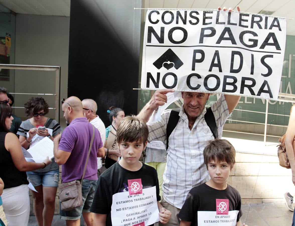 Protesta de colectivos de discapacitados en Alicante