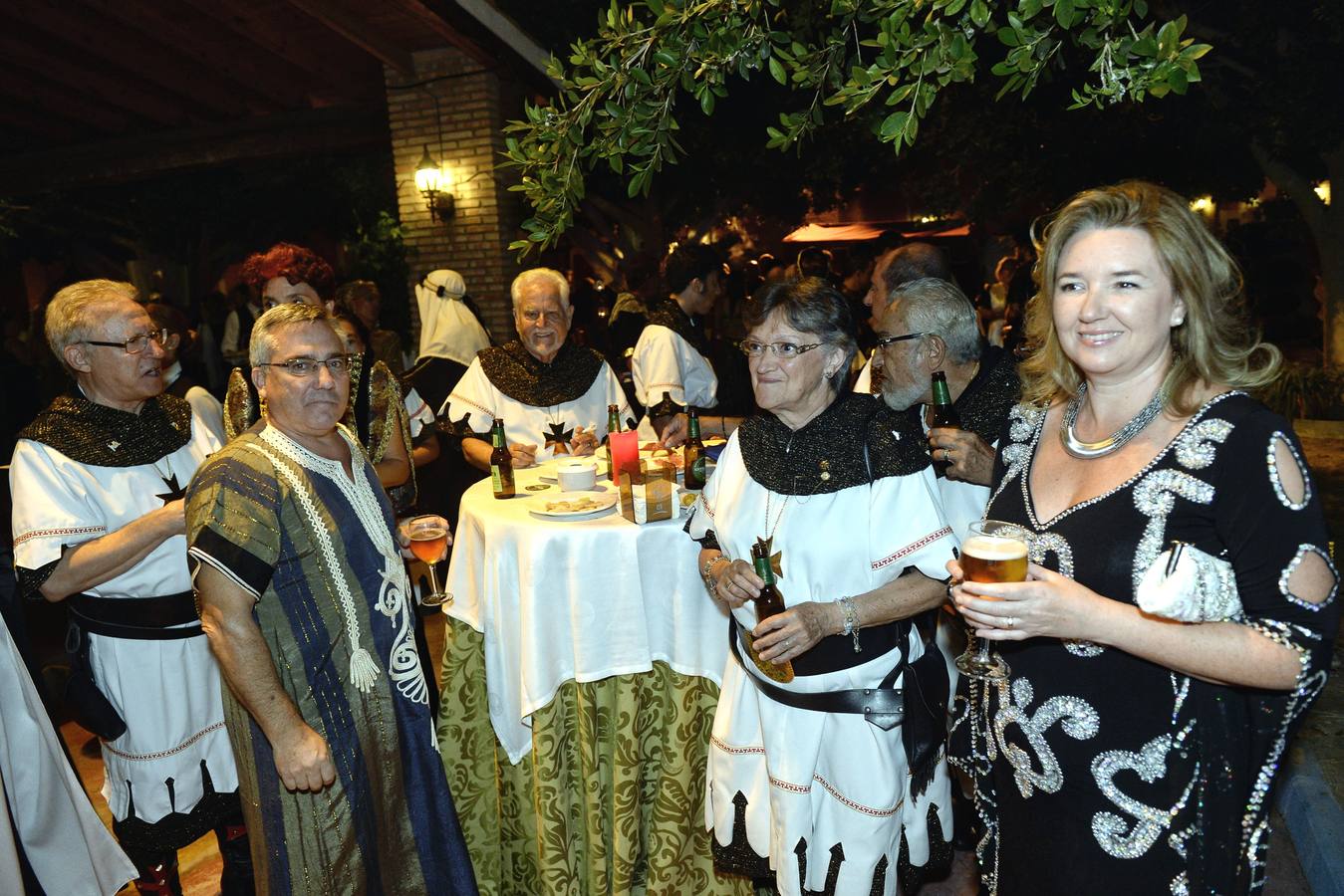 Moros y Cristianos dan incio a sus fiestas con una cena medieval