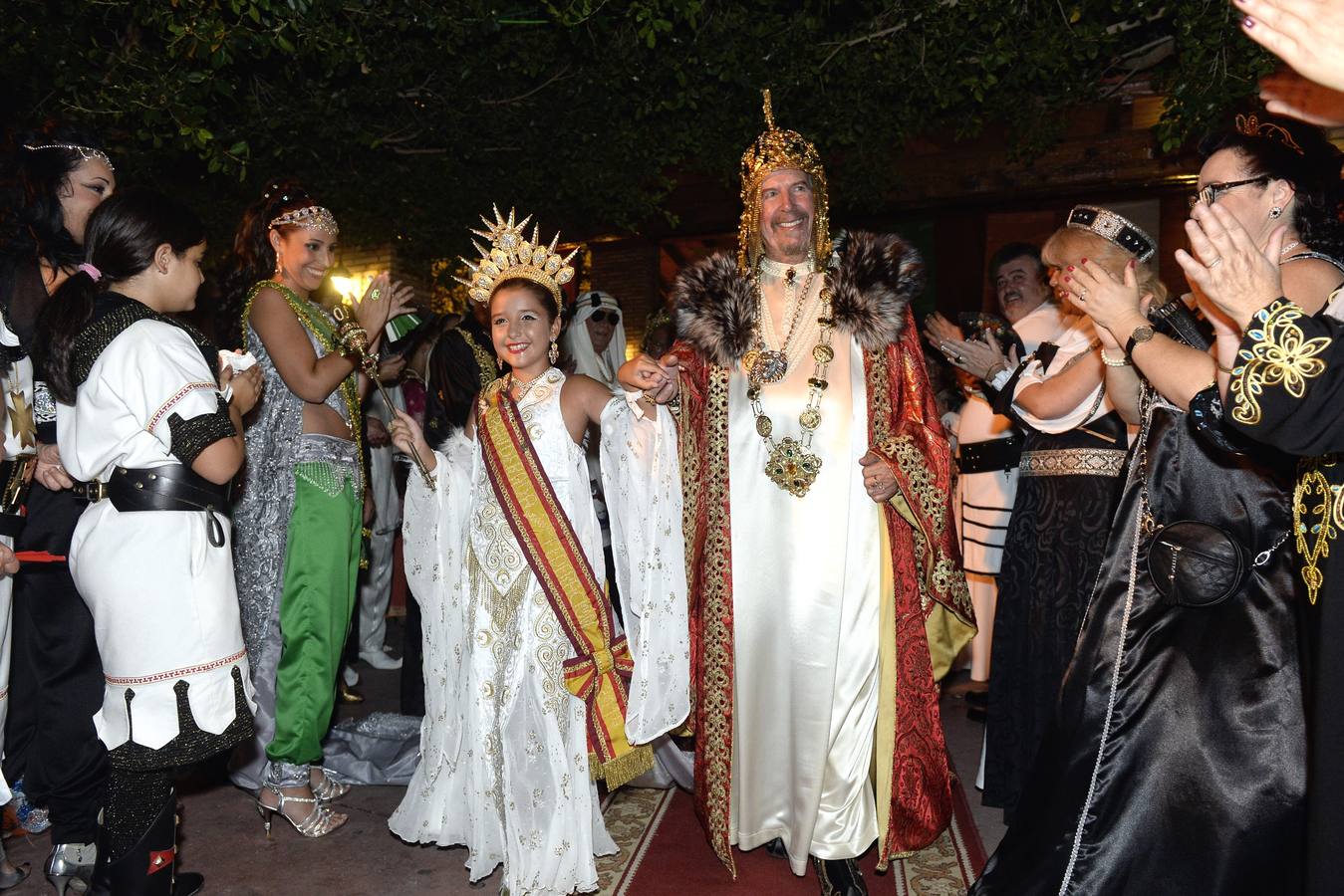 Moros y Cristianos dan incio a sus fiestas con una cena medieval