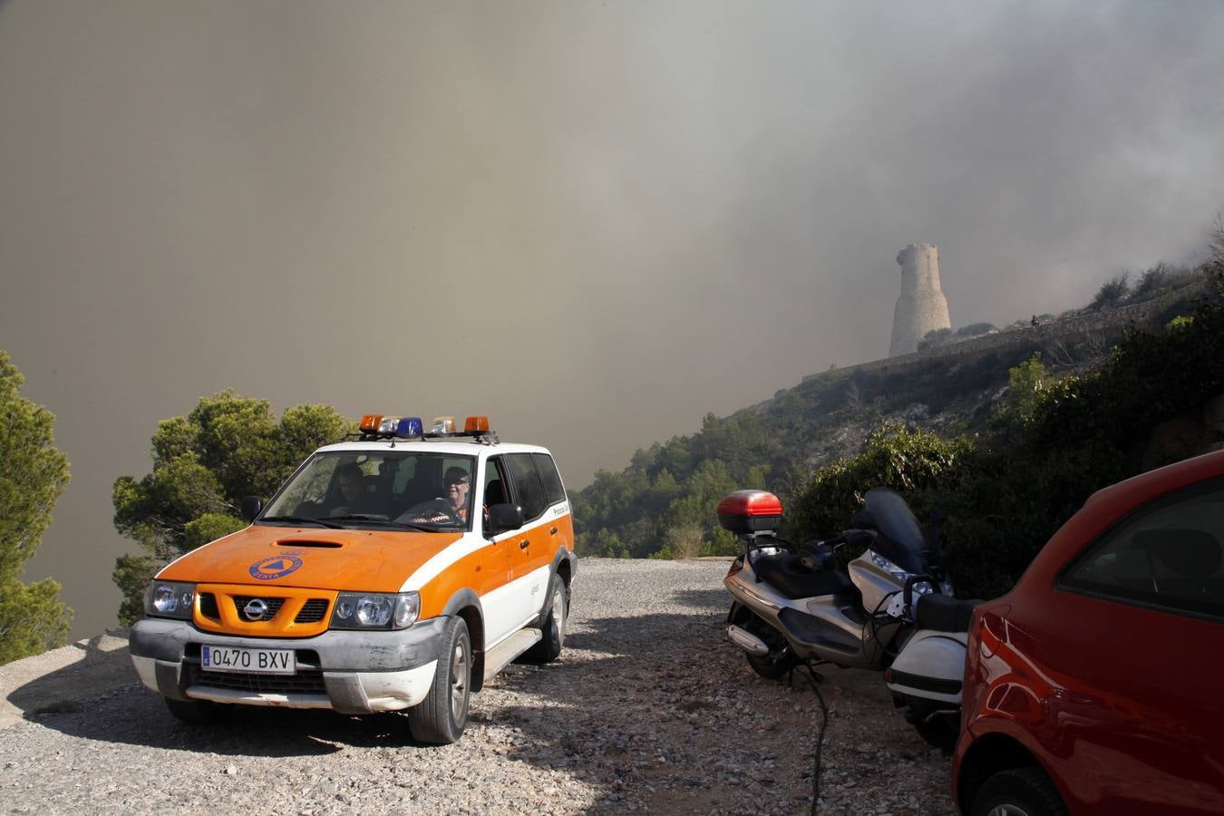 Un incendio en Xàbia y Dénia quema el Montgó y obliga a desalojar viviendas