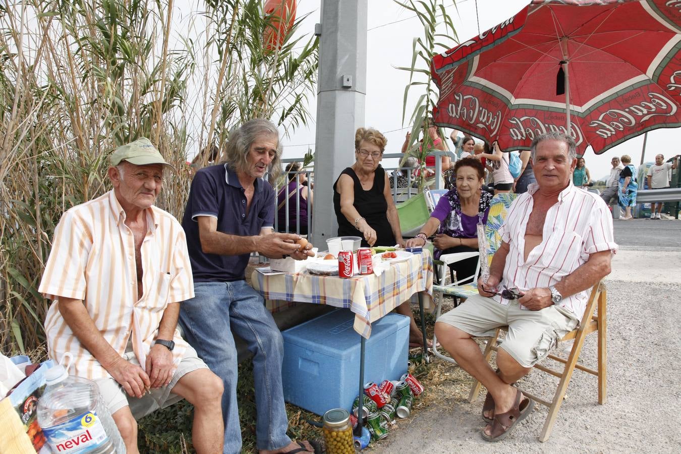 Ambiente de fiesta en el monte por la Romería