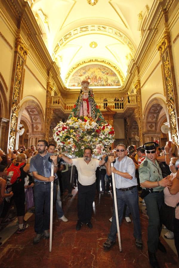 Ambiente de fiesta en el monte por la Romería
