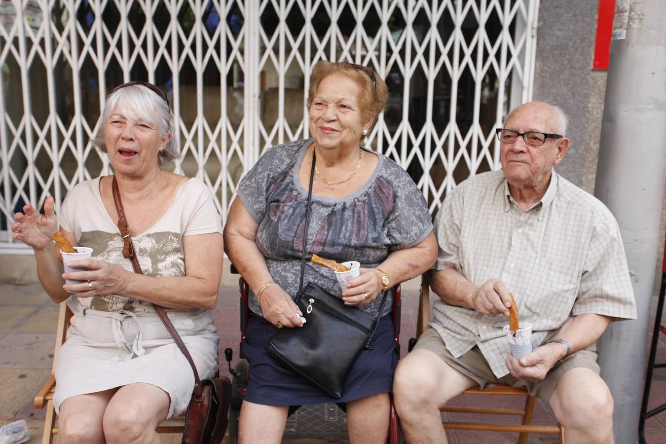 Ambiente de fiesta en el monte por la Romería