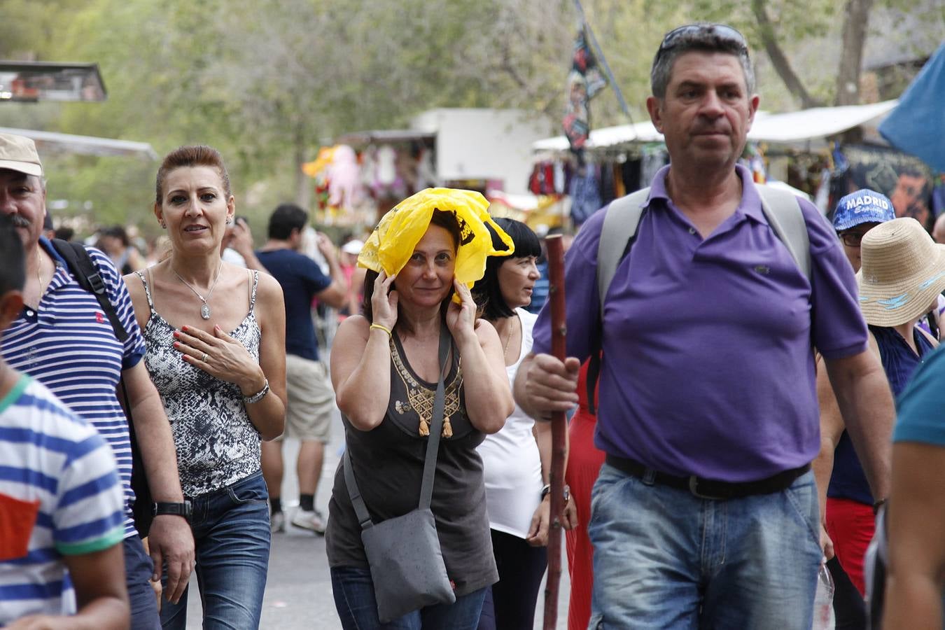 Ambiente de fiesta en el monte por la Romería