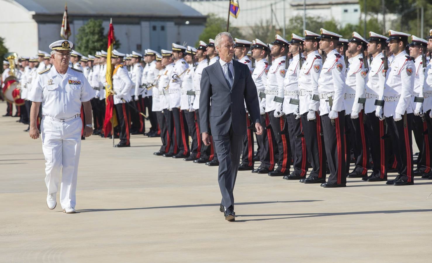 Morenés en Cartagena el curso académico en la Escuela de Infantería de Marina