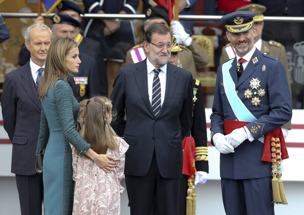 Los Reyes presiden su primer desfile de la Fiesta Nacional