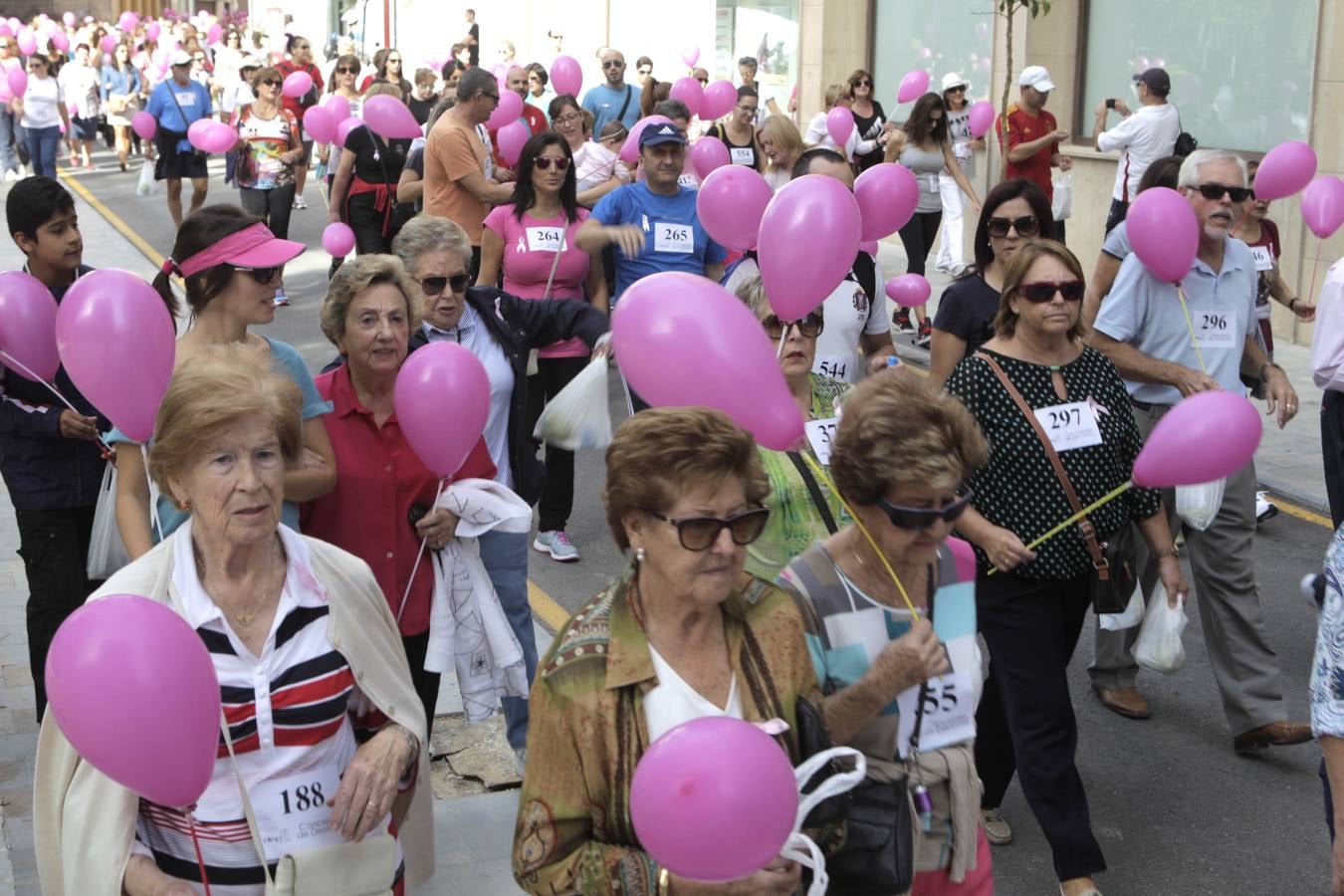 Lorca se viste de rosa contra el cáncer de mama