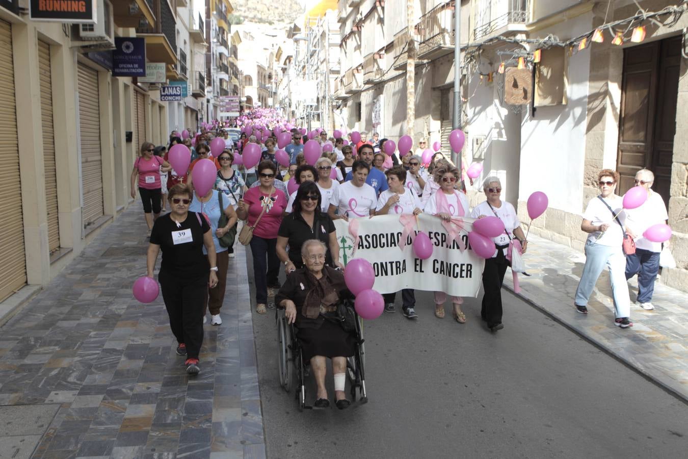 Lorca se viste de rosa contra el cáncer de mama