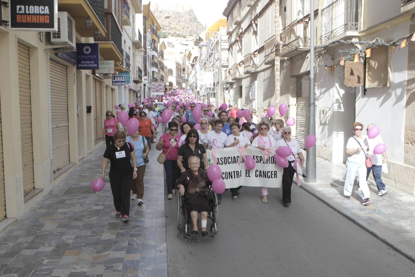 Lorca se viste de rosa contra el cáncer de mama