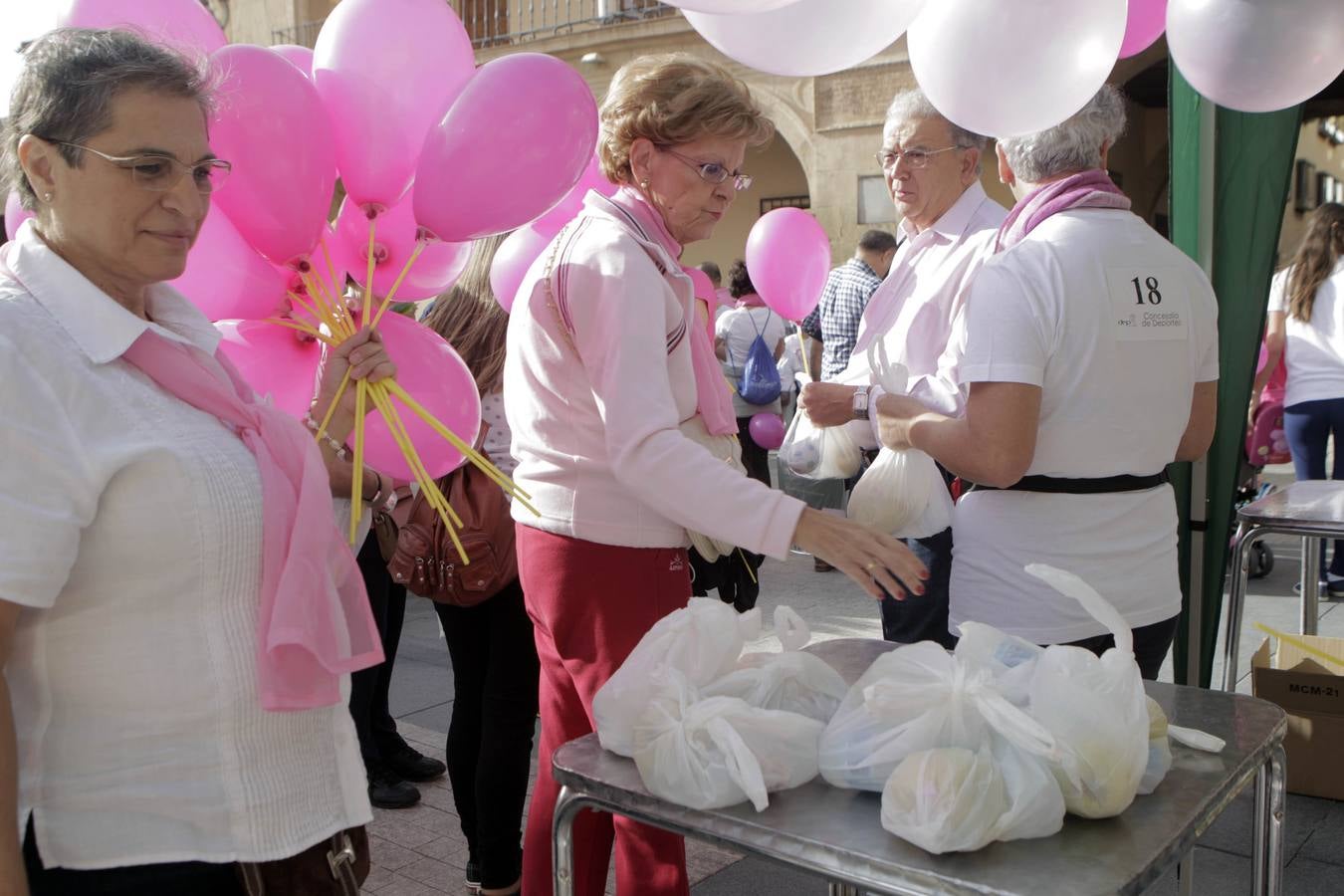 Lorca se viste de rosa contra el cáncer de mama
