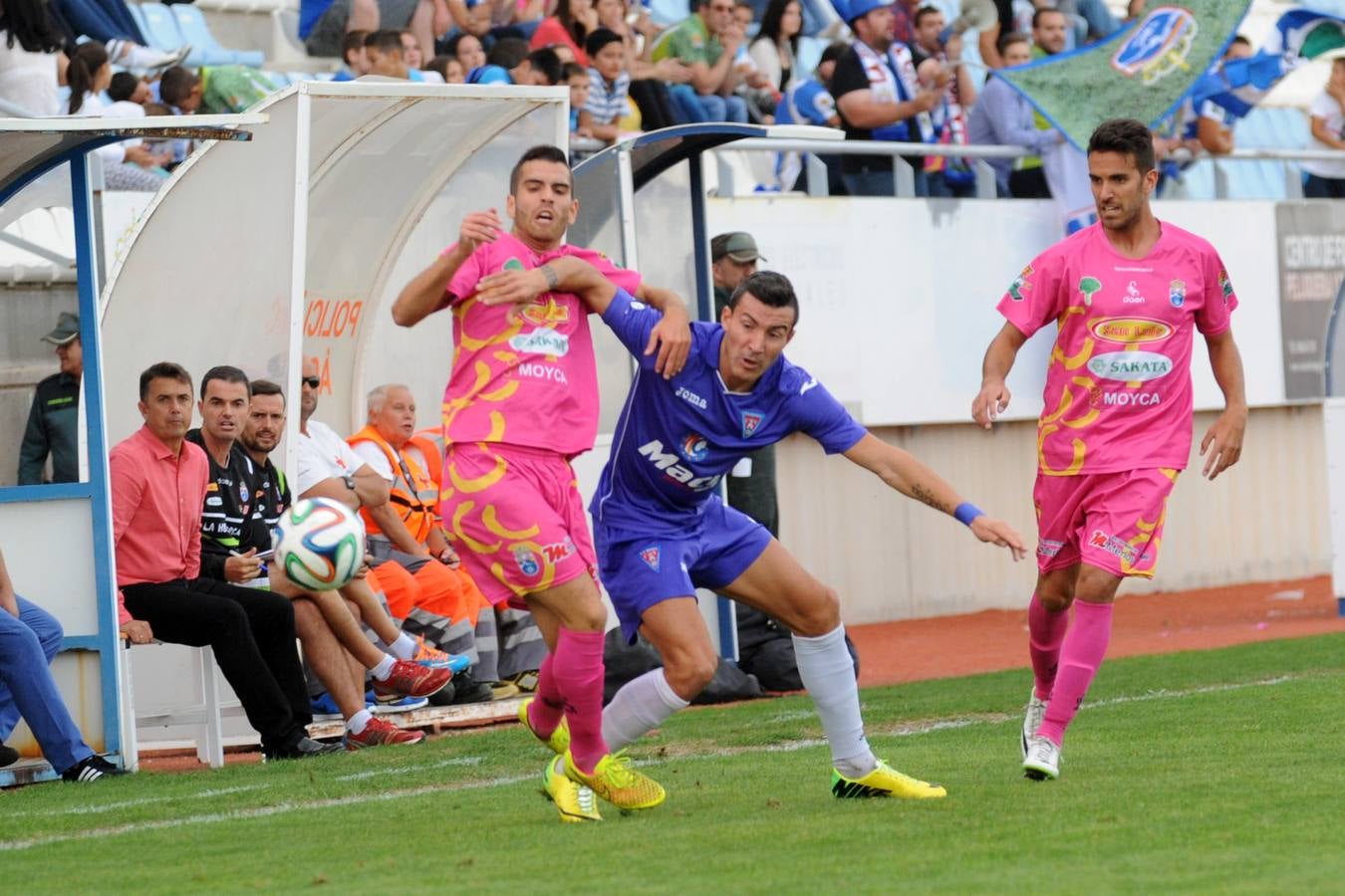 Joselu hace sumar tres puntos a La Hoya (1-0)