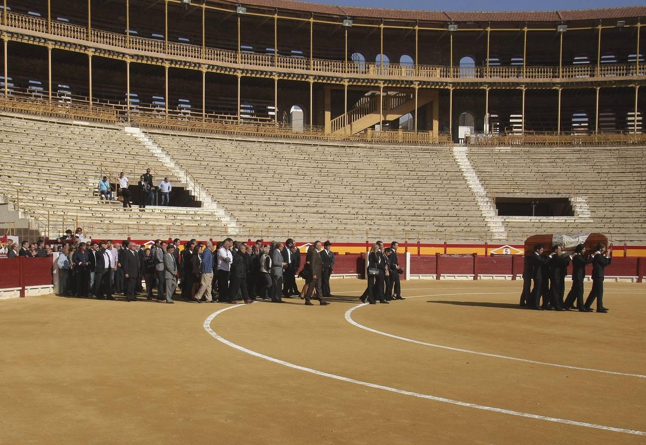 Emotiva última vuelta al ruedo de José María Manzanares