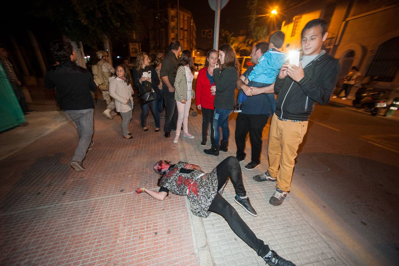 La Noche Zombie llena de terror las calles del Cabezo