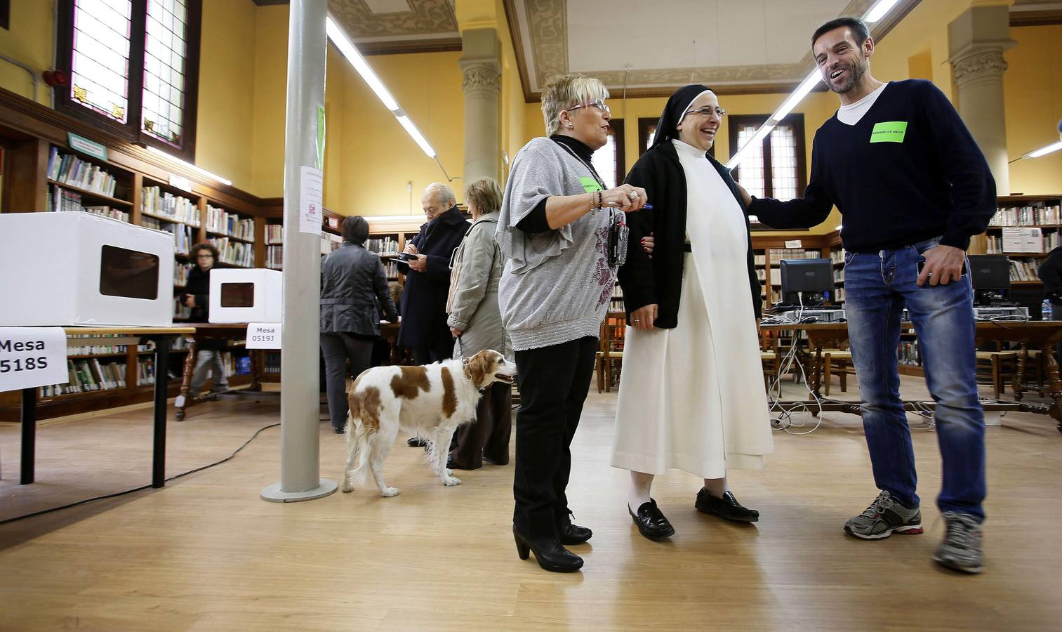 La religiosa sor Lucía Caram también ha participado en la consulta.