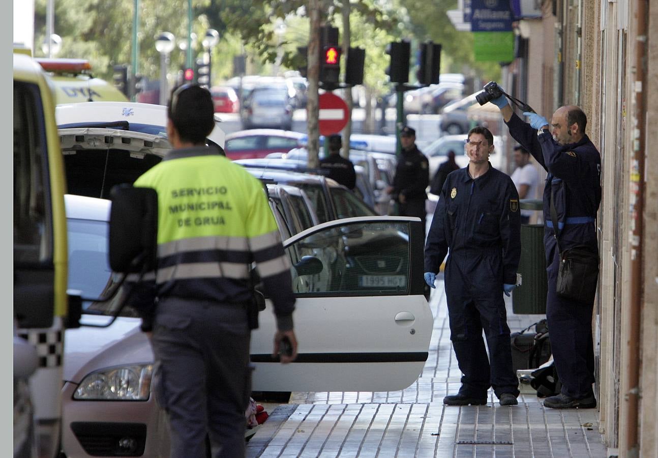 Una mujer herida tras explotar un artefacto en su coche