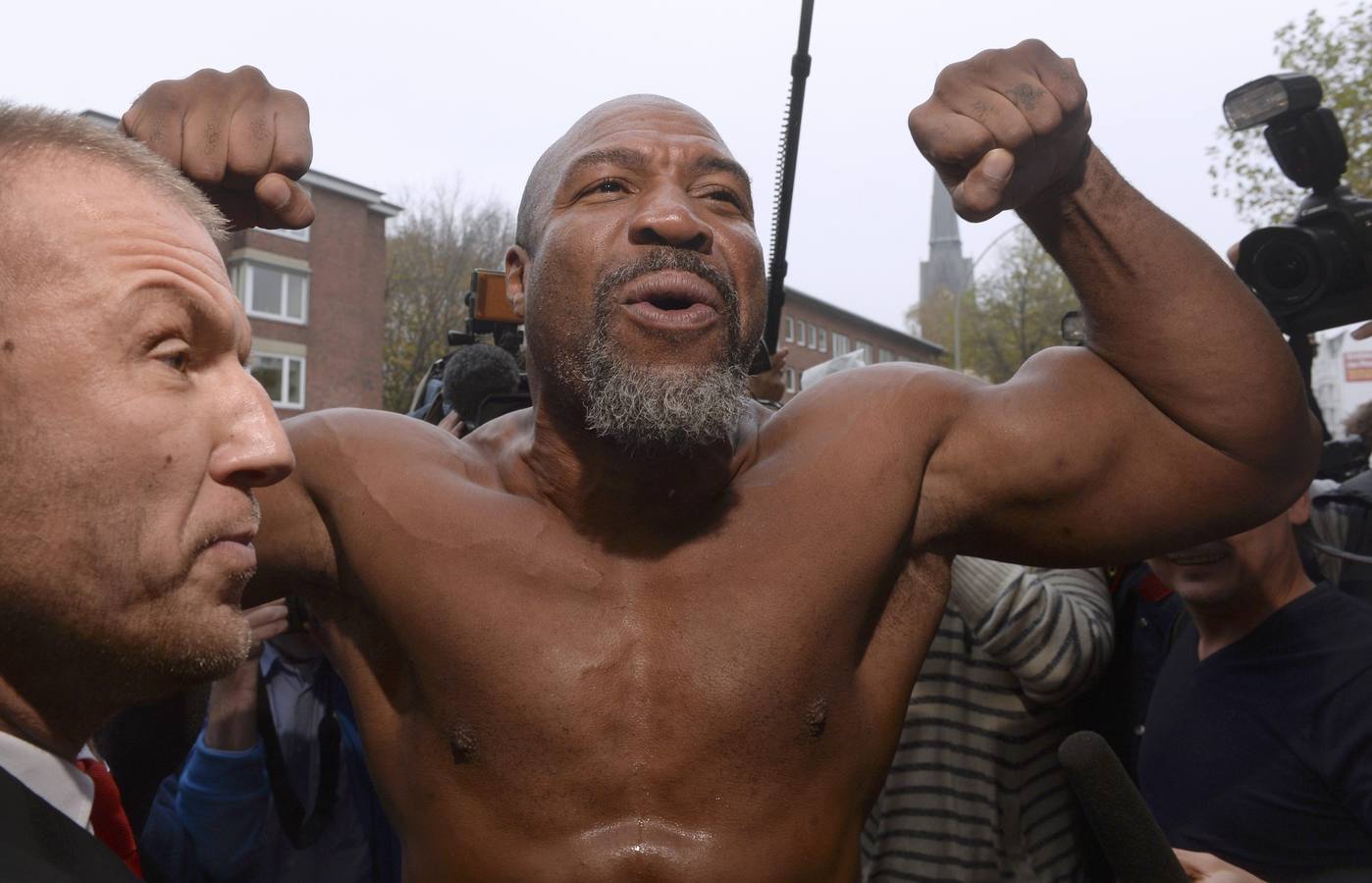 Shannon Briggs presenta el combate entre Vladimir Klitschko y Kubrat Pulev