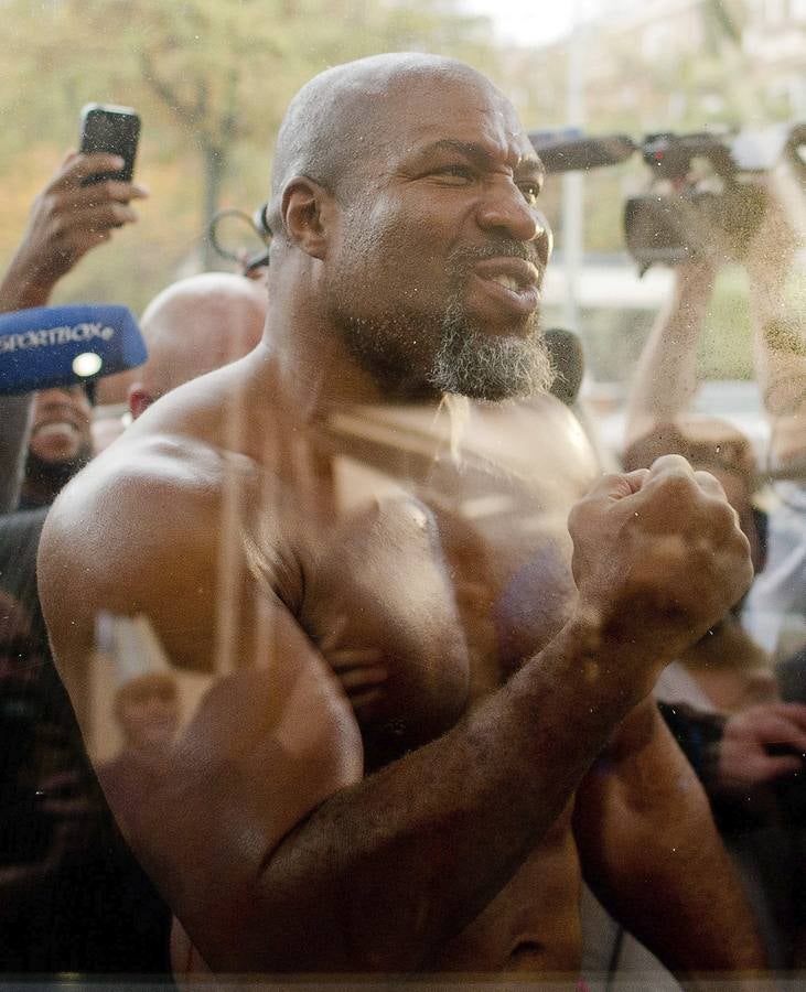 Shannon Briggs presenta el combate entre Vladimir Klitschko y Kubrat Pulev