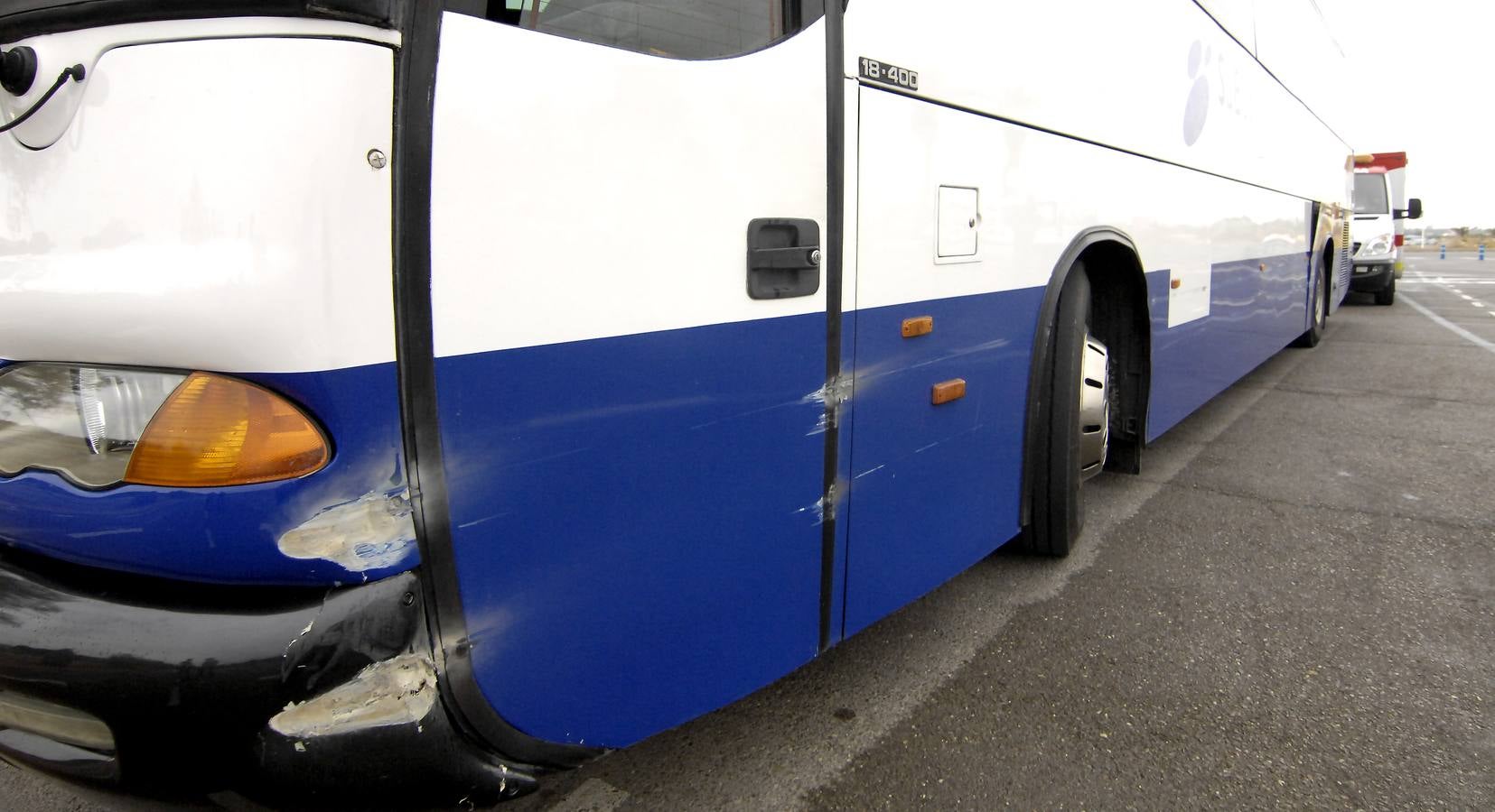 Choque entre un autocar y un trailer entre Elche y Alicante