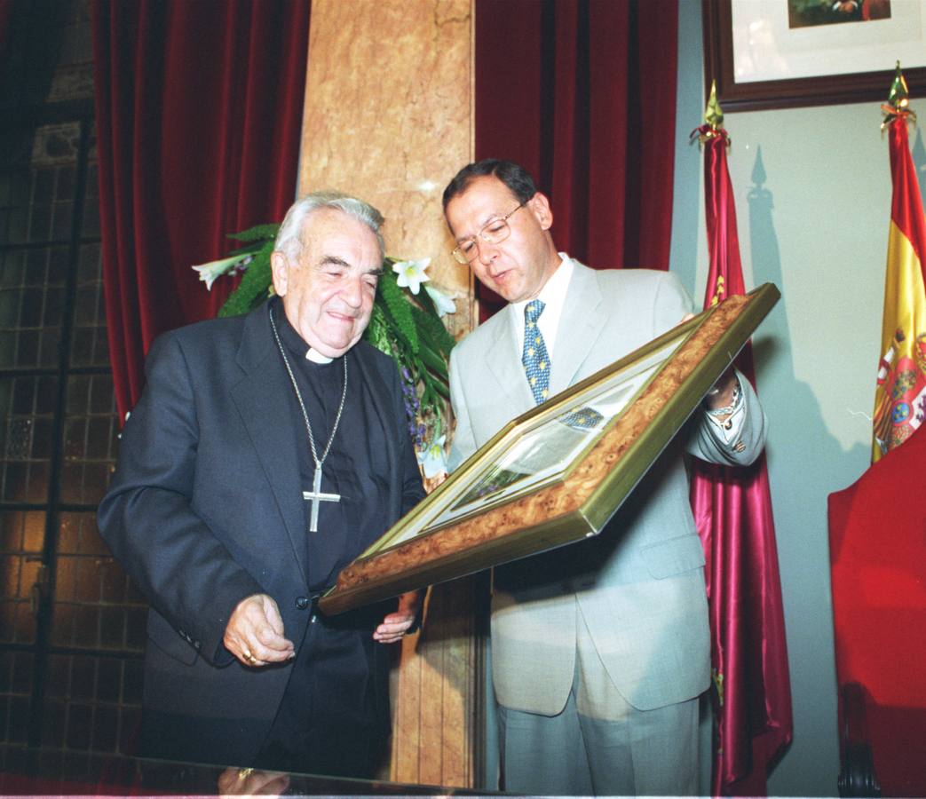 Javier Azagra y Miguel Ángel Cámara tras la lectura del pregón de la Feria de Septiembre.