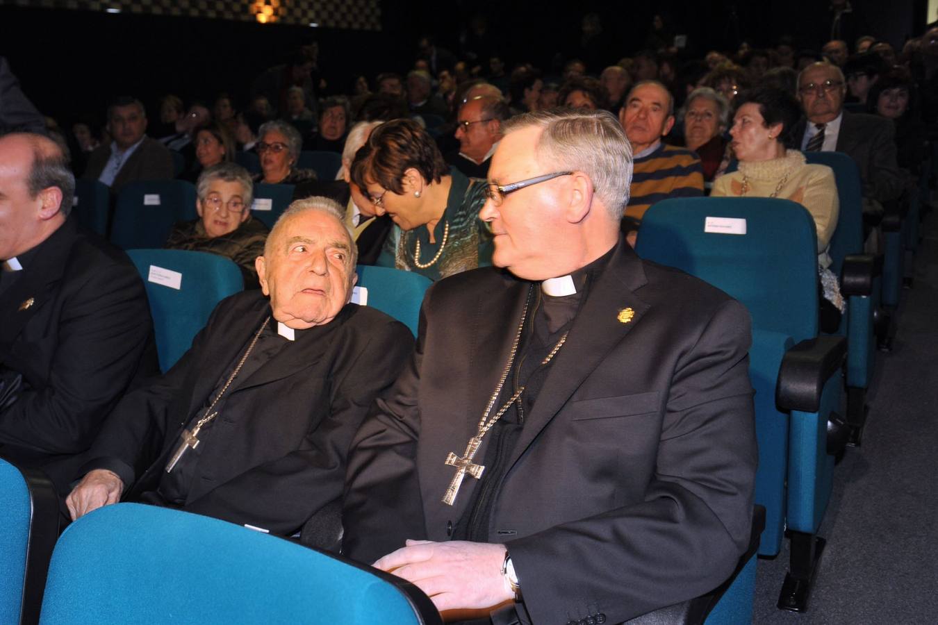 Homenaje al obispo emérito de la Diócies de Cartagena Javier Azagra en la Filmoteca Regional, en 2014