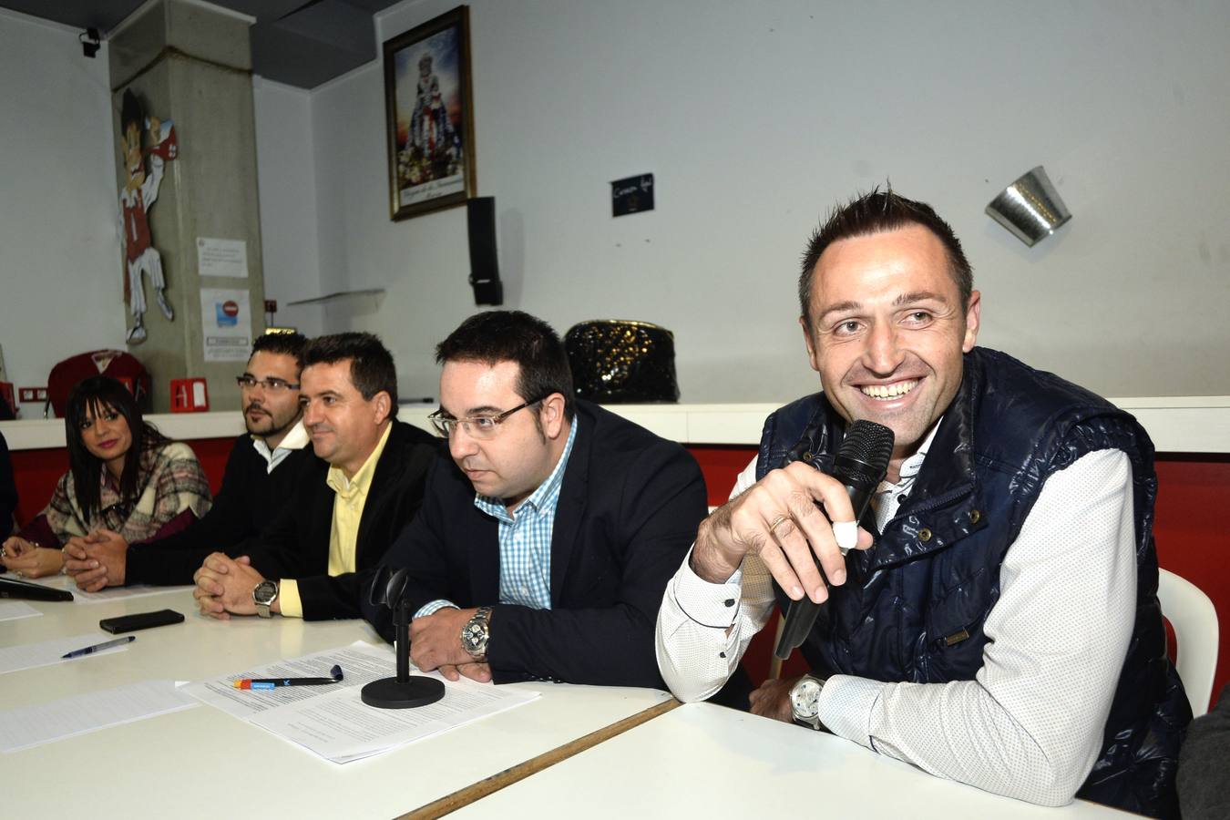 (12-11-2014) Asamblea de la federación de peñas del Real Murcia con la presencia del entrenador José Manuel Aíra